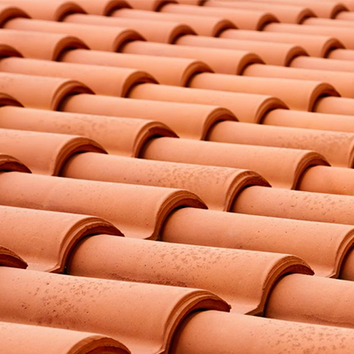 Telhas cerâmicas portuguesas em telhado